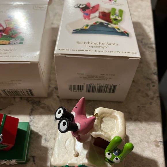 5pc lot of Hallmark Hoops & Yoyo Ornaments - Picture 3 of 4